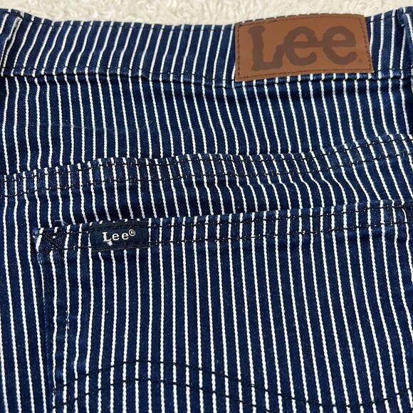 Lee Regular fit mid rise navy and white pinstripe jean shorts, size 34 - Picture 9 of 9